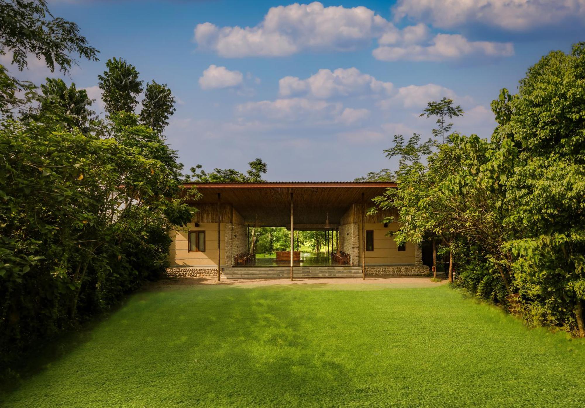 Sanctuary Chitwan National Park Exterior foto